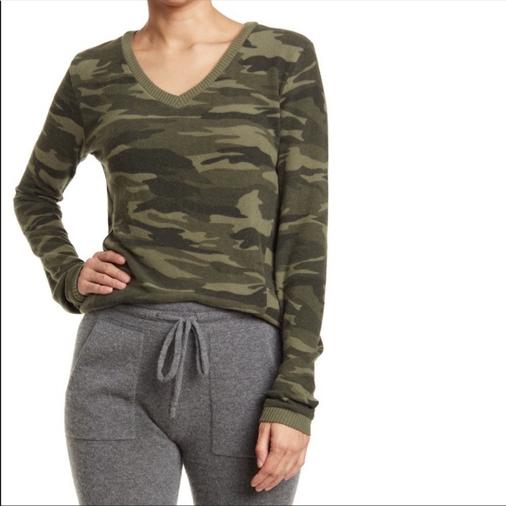 Theo & Spence Leopard Print V-Neck Pajama Top